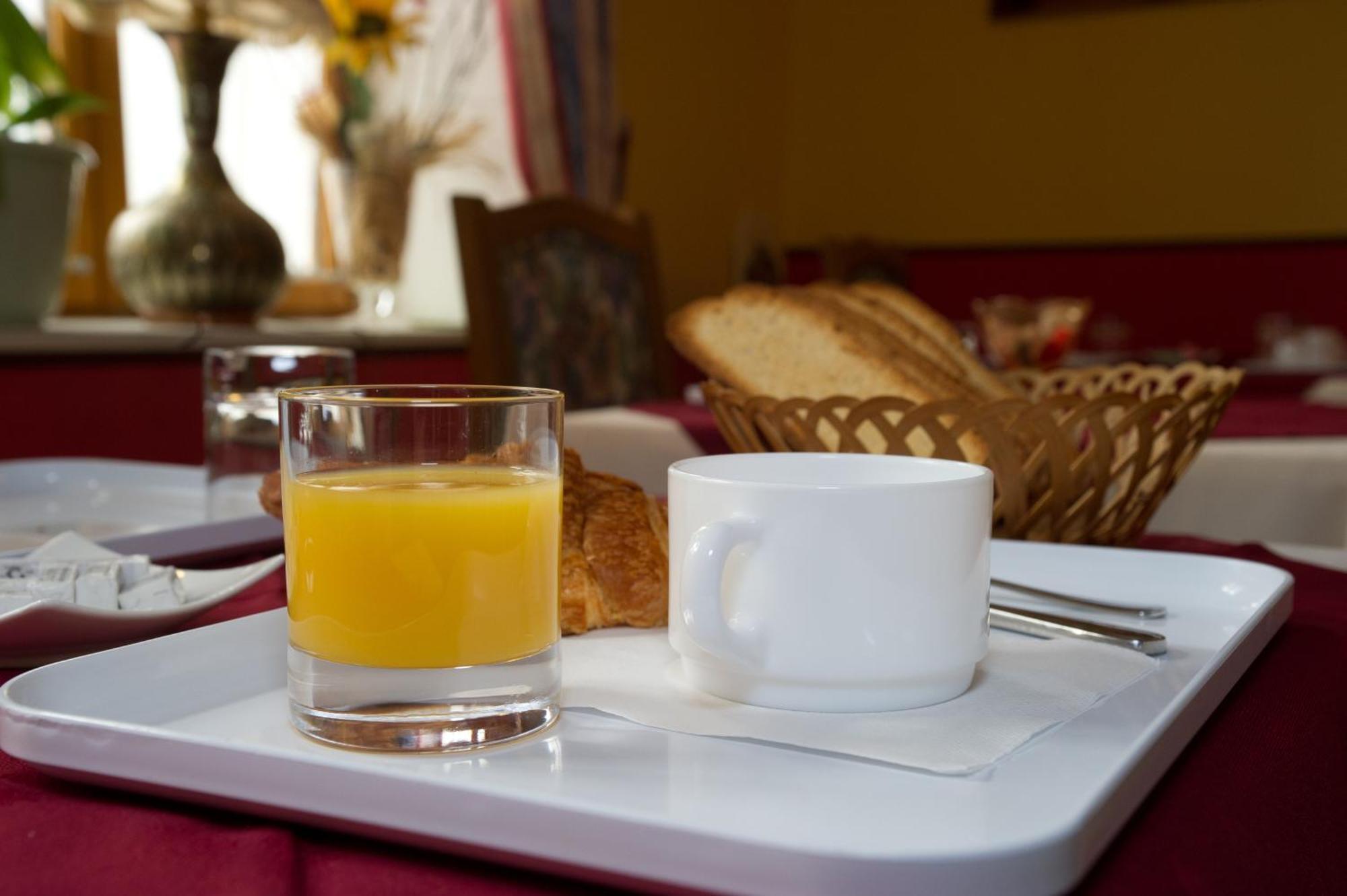 Logis Hotel Le Val De Vence Launois-sur-Vence Eksteriør bilde