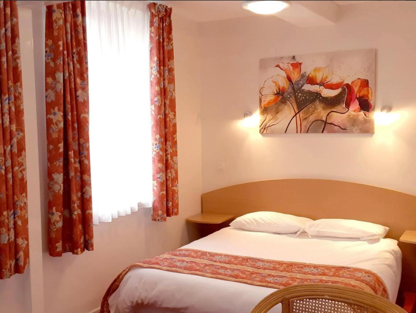 Logis Hotel Le Val De Vence Launois-sur-Vence Eksteriør bilde