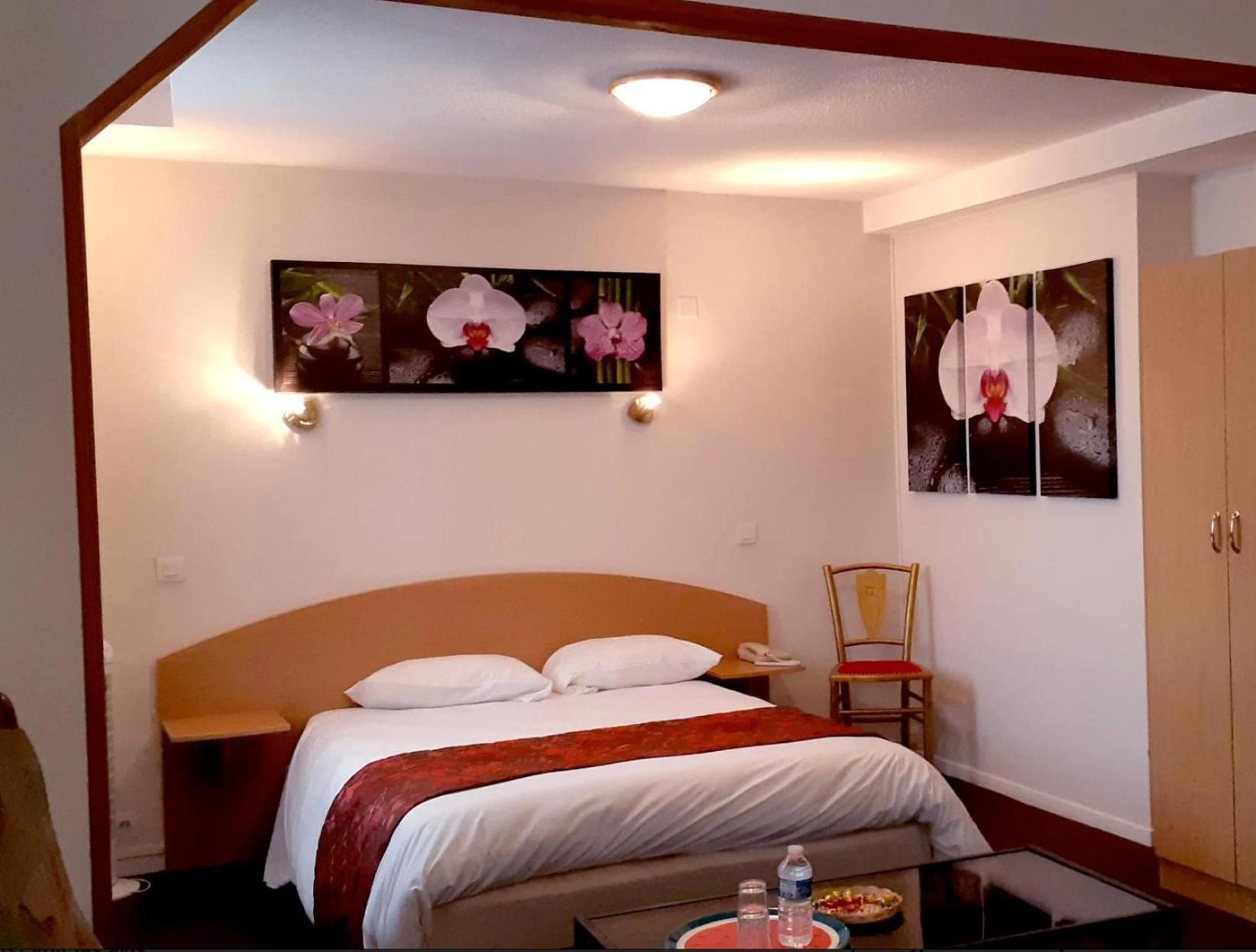 Logis Hotel Le Val De Vence Launois-sur-Vence Eksteriør bilde